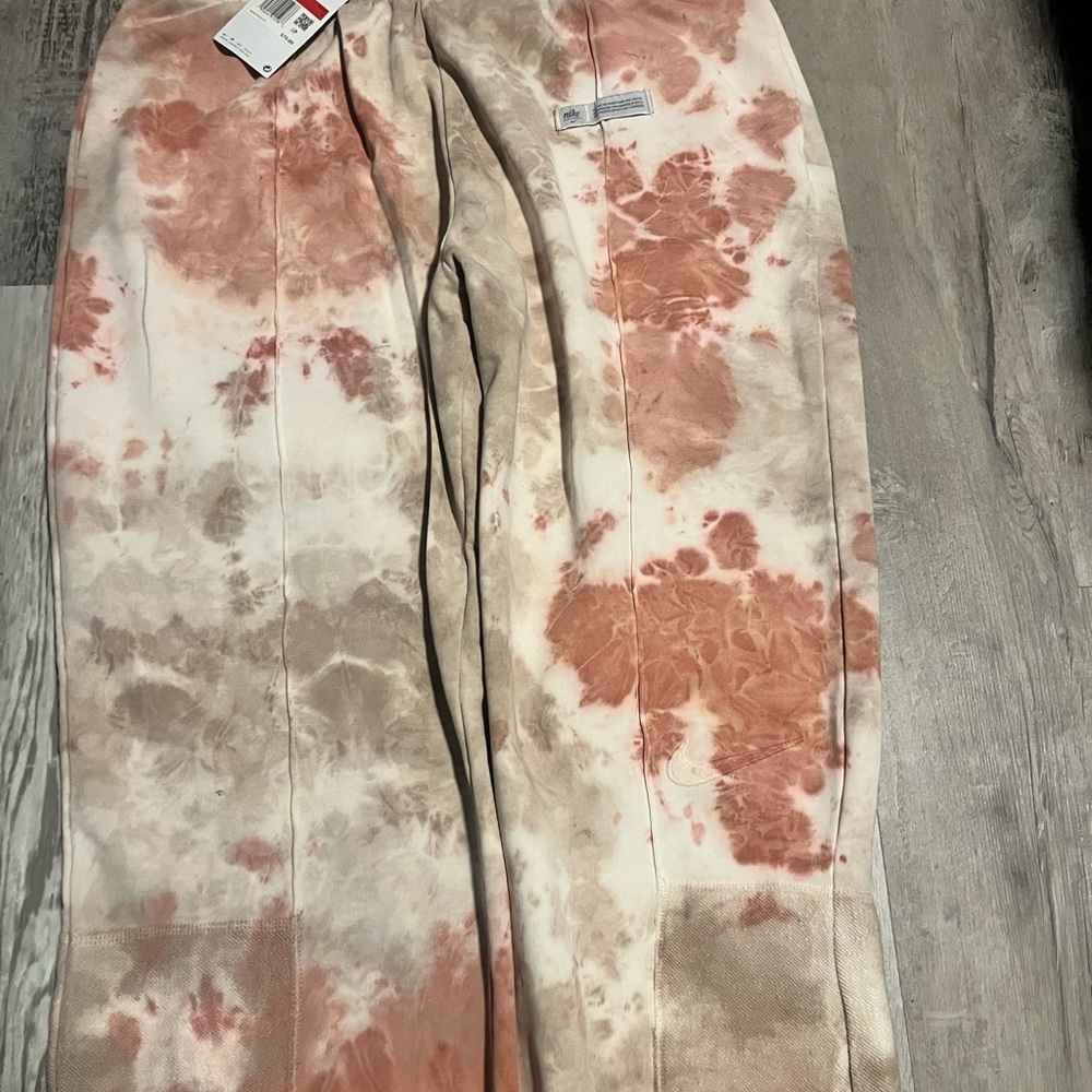 Nike Women's Tie-Dye SweatPants NWT - Picture 7 of 8